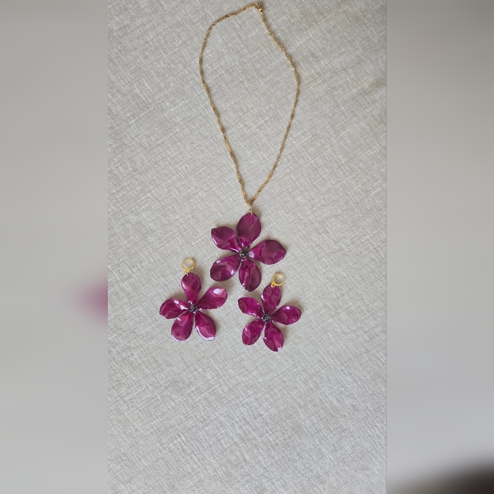 Elegant Cyclamen Flower Jewelry Set in Purple and Gold
